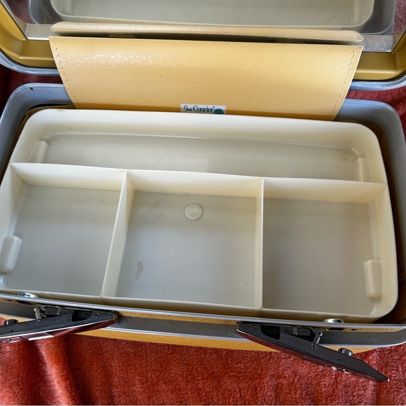 Samsonite Yellow and Silver Makeup Organizer with Hard Shell - Picture 5 of 6